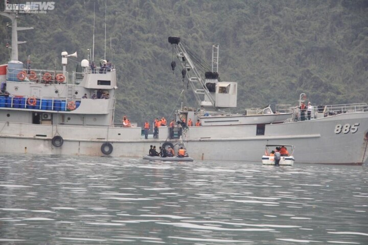 Ngư dân Hải Phòng: Trực thăng quay 2 vòng trên núi rồi lao xuống biển và phát nổ - Ảnh 2. Ngư dân Hải Phòng: Trực thăng quay 2 vòng trên núi rồi lao xuống biển và phát nổ - Ảnh 2.