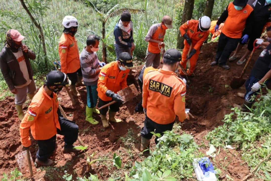 Indonesia rúng động vì pháp sư giết người hàng loạt - Ảnh 1.