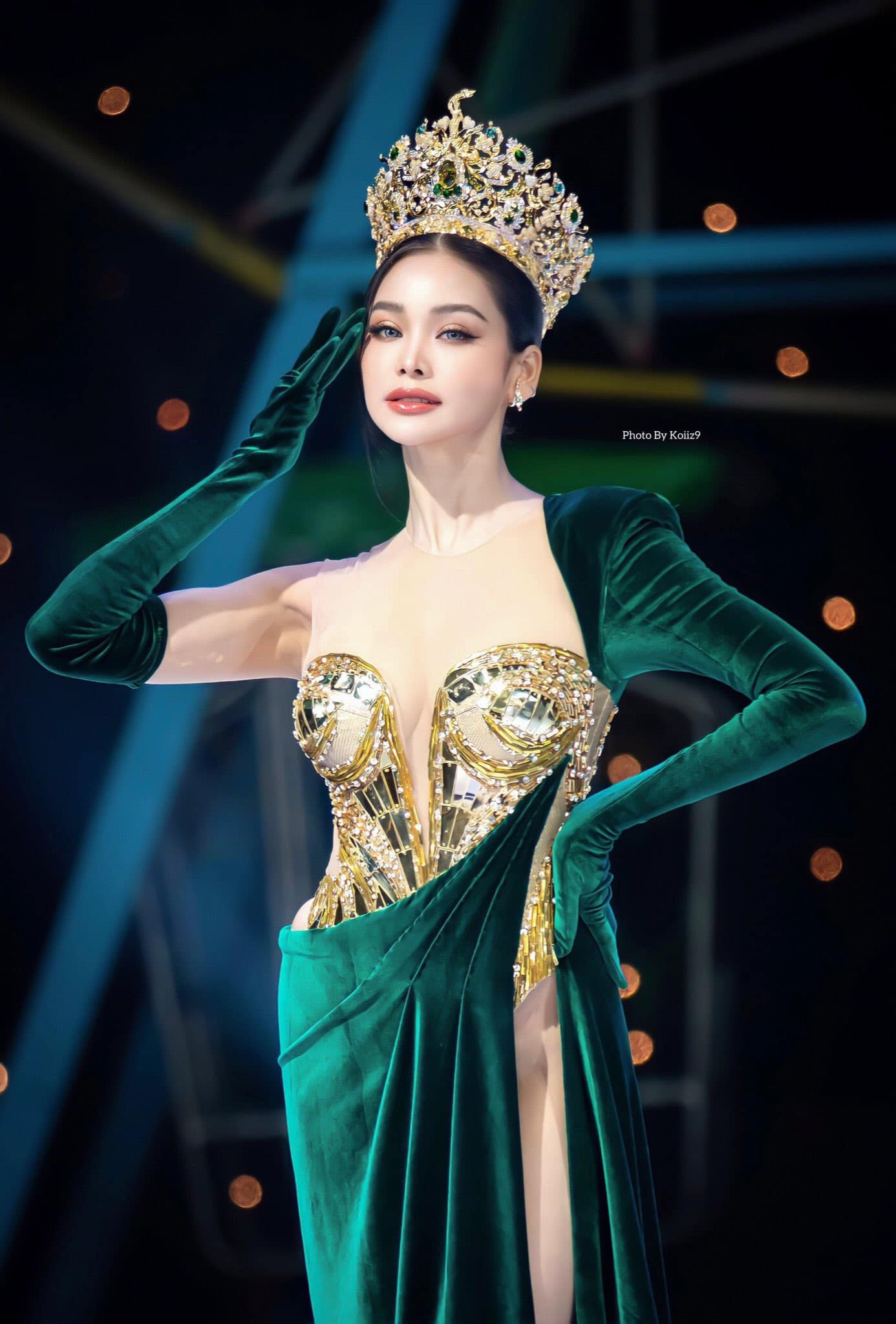 Hoa hậu Hòa bình Thái Lan bị chỉ trích vì mặc váy hở nội y - Ảnh 2.