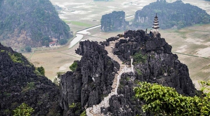 Ninh Bình được đánh giá là địa điểm du lịch vừa túi tiền nhất Việt Nam - Ảnh 1.