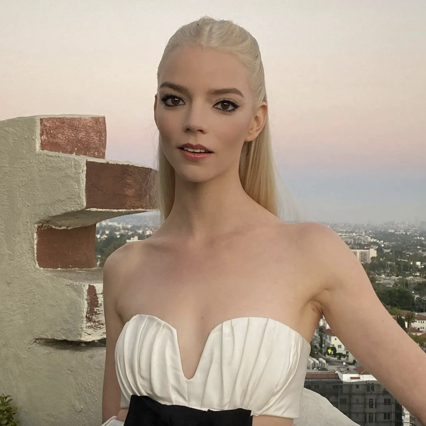 &quot;Nữ hoàng kinh dị&quot; Anya Taylor-Joy: Sở hữu gương mặt đẹp được ví như búp bê sống, nhưng lại từng chịu cảnh bắt nạt học đường vì chính điều này - Ảnh 10.