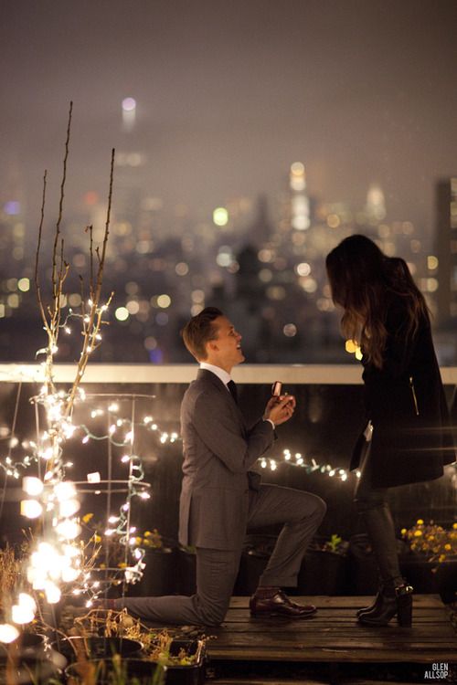 Tiền vệ Indonesia cầu hôn lãng mạn với bạn gái siêu xinh đẹp và nóng bỏng