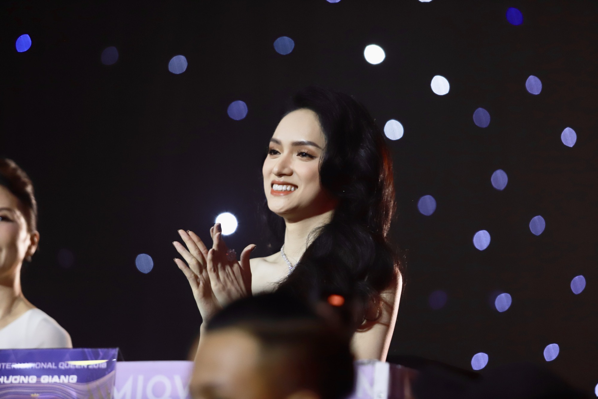 Chung kết Miss International Queen Vietnam 2023: Vương miện chính thức thuộc về - Ảnh 2. Chung kết Miss International Queen Vietnam 2023: Vương miện chính thức thuộc về - Ảnh 2.
