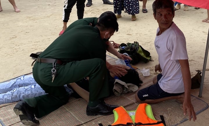 Đi tắm biển ngày nghỉ lễ, 4 học sinh Quảng Trị bị đuối nước - Ảnh 1.