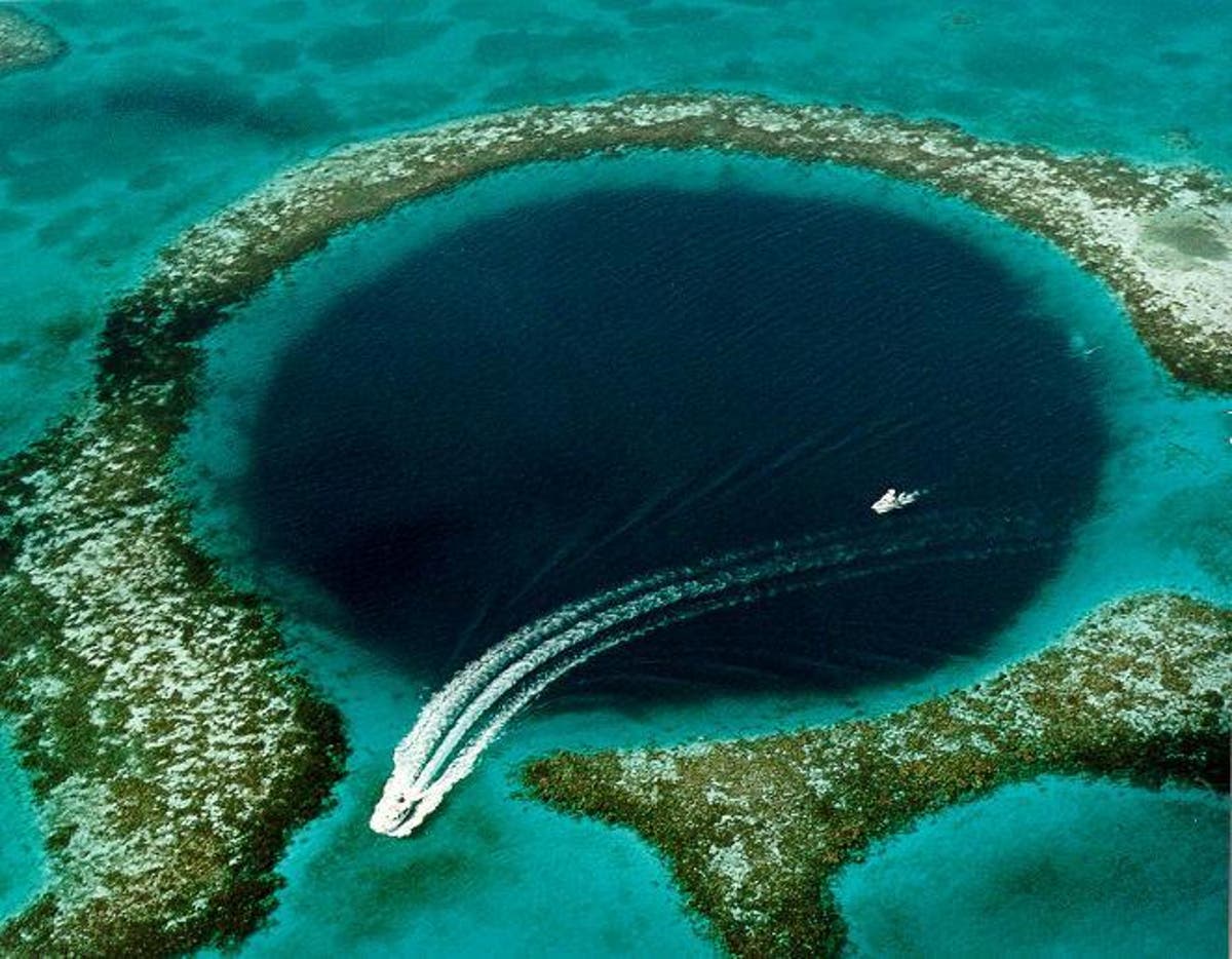 Hố xanh khổng lồ được phát hiện ngoài khơi bờ biển Mexico: đáng sợ đến mức không nhà khoa học nào dám khám phá - Ảnh 1.