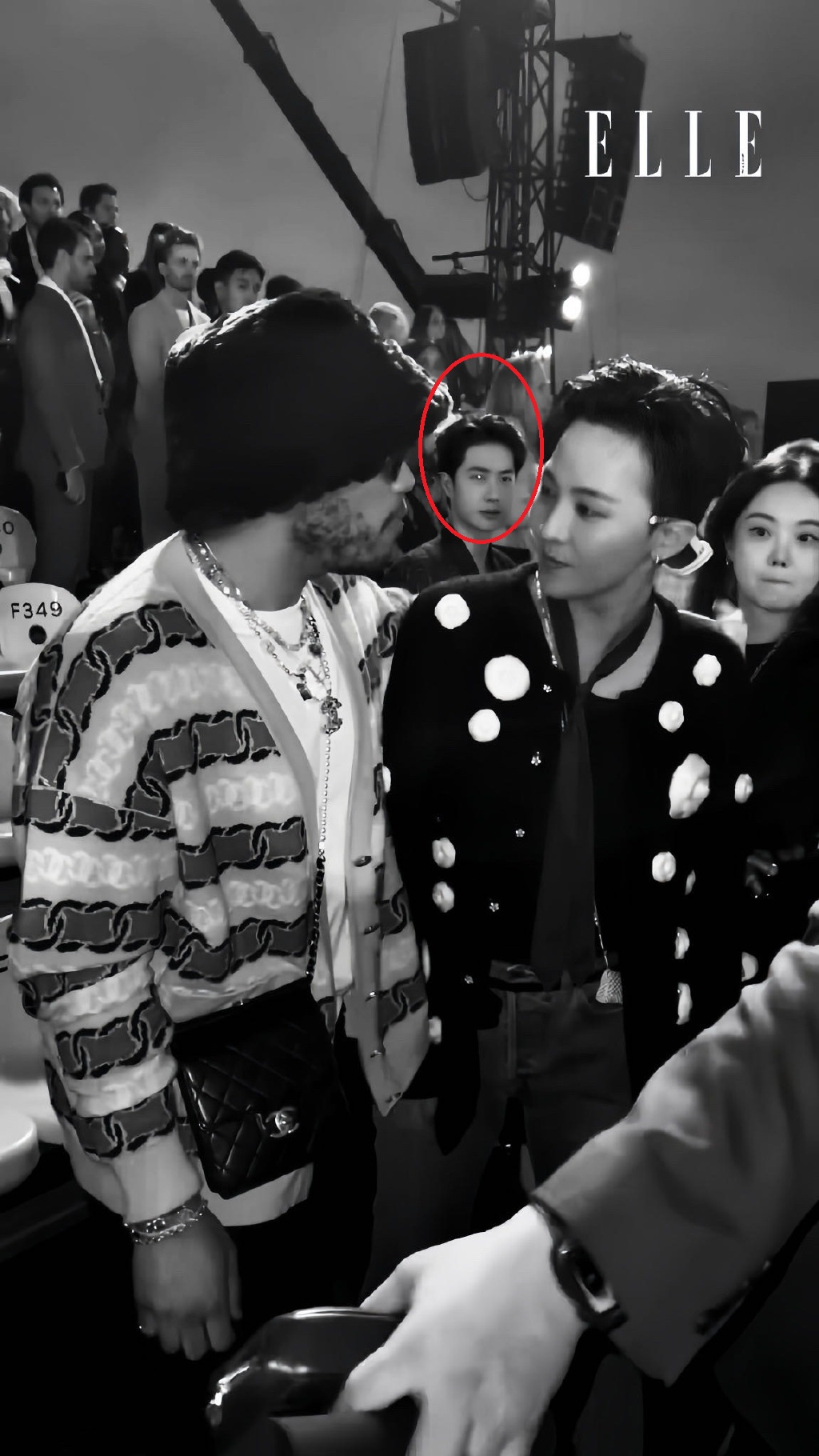 &quot;Fanboy&quot; Vương Nhất Bác hội ngộ thần tượng G-Dragon, netizen phấn khích với hai vương tử Chanel - Ảnh 2.