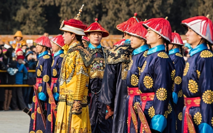 Phổ Nghi vừa thoái vị, Ái Tân Giác La vẫn còn tồn tại, vì sao quý tộc nhà Thanh lập tức thay tên đổi họ? - Ảnh 3. Phổ Nghi vừa thoái vị, Ái Tân Giác La vẫn còn tồn tại, vì sao quý tộc nhà Thanh lập tức thay tên đổi họ? - Ảnh 3.
