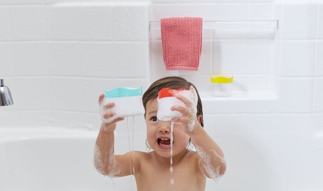 Mùa hè tắm cho trẻ cần tránh 6 điều phụ huynh hay mắc phải này - Ảnh 2.