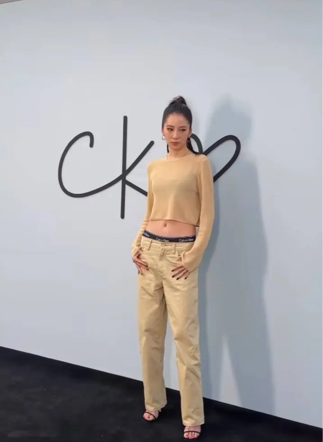 Cam thường “bó tay” trước dàn sao châu Á tại sự kiện Calvin Klein: Jennie khoe body đỉnh, Jungkook da đẹp ngỡ ngàng - Ảnh 5.