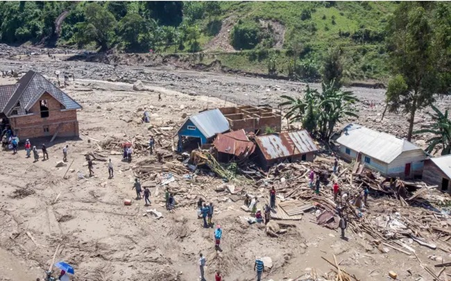Trên 400 nạn nhân thiệt mạng, hơn 5.500 người mất tích sau lũ lụt ở Congo - Ảnh 1.