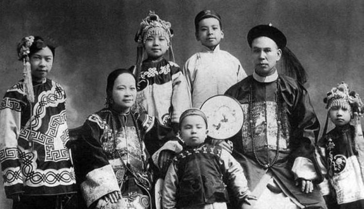 Phổ Nghi vừa thoái vị, Ái Tân Giác La vẫn còn tồn tại, vì sao quý tộc nhà Thanh lập tức thay tên đổi họ? - Ảnh 4. Phổ Nghi vừa thoái vị, Ái Tân Giác La vẫn còn tồn tại, vì sao quý tộc nhà Thanh lập tức thay tên đổi họ? - Ảnh 4.