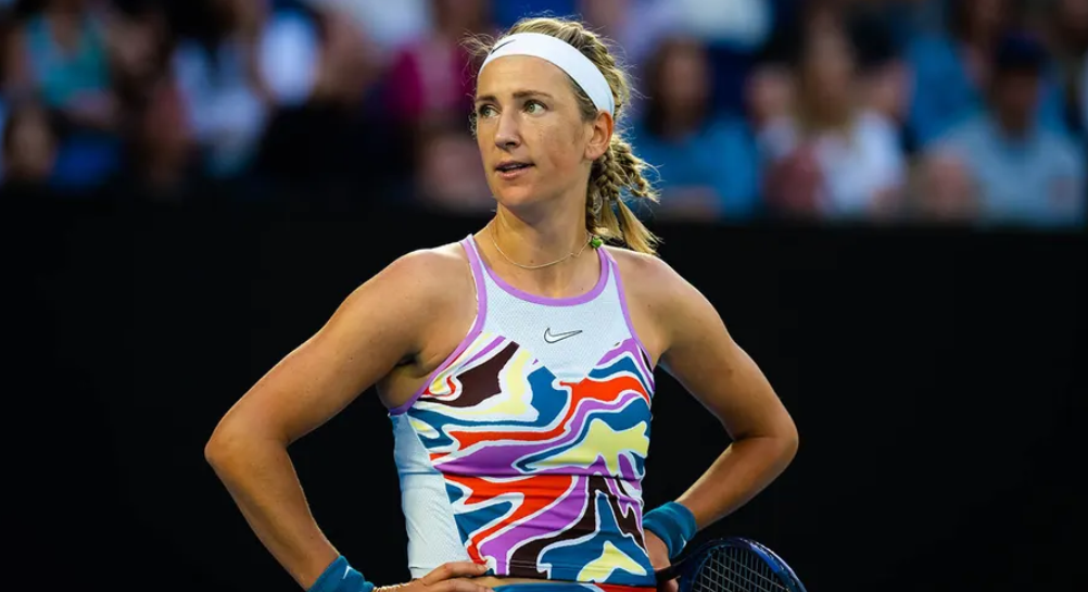 Giải quần vợt nổi tiếng bị chỉ trích vì trang phục của nữ người mẫu nhặt bóng trong các trận đấu nam - Ảnh 3.