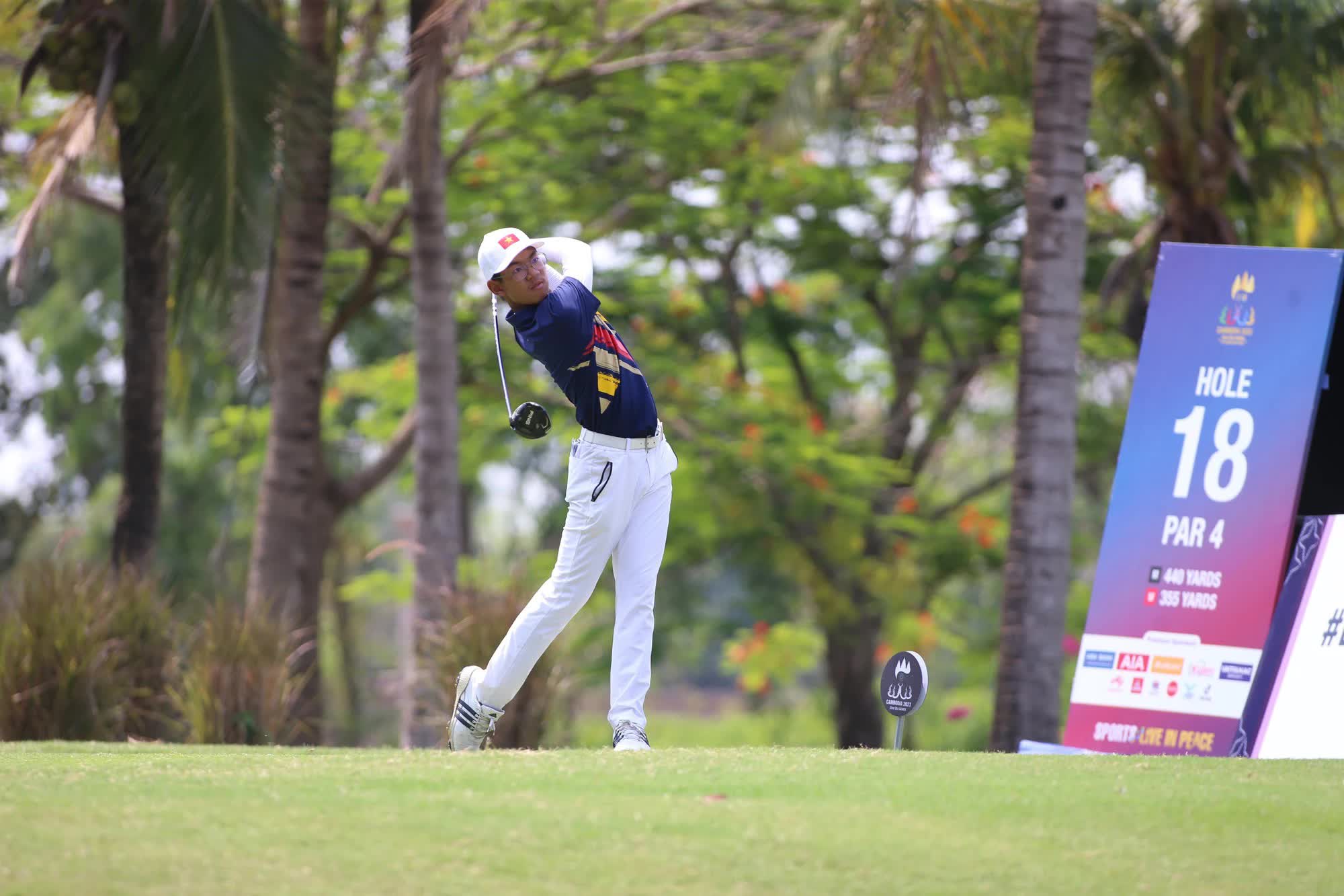 Golfer Lê Khánh Hưng và hành trình tạo nên &quot;cơn địa chấn&quot; tại SEA Games 32 khi mới 15 tuổi - Ảnh 4.