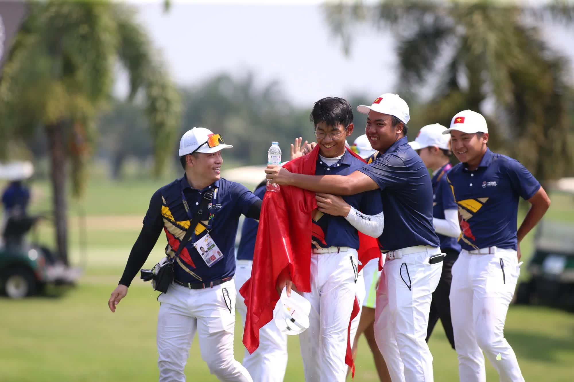 Golfer Lê Khánh Hưng và hành trình tạo nên &quot;cơn địa chấn&quot; tại SEA Games 32 khi mới 15 tuổi - Ảnh 1.