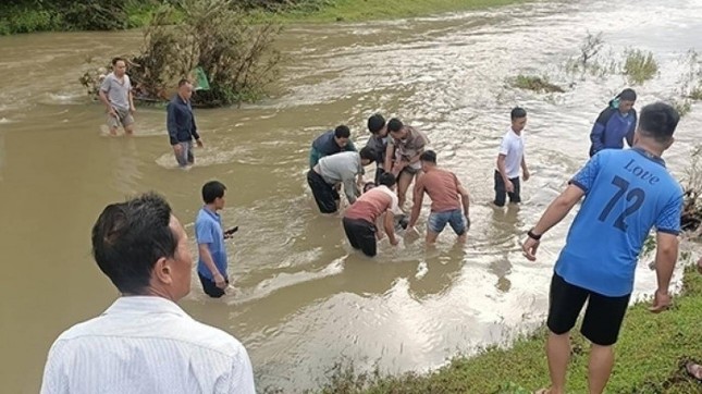 Lũ về bất thường, một phụ nữ ở Thanh Hoá bị nước cuốn tử vong - Ảnh 1.