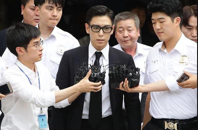 Yoo Ah In vẫn có khả năng trở lại showbiz hậu lùm xùm ma túy? - Ảnh 2. Yoo Ah In vẫn có khả năng trở lại showbiz hậu lùm xùm ma túy? - Ảnh 2.