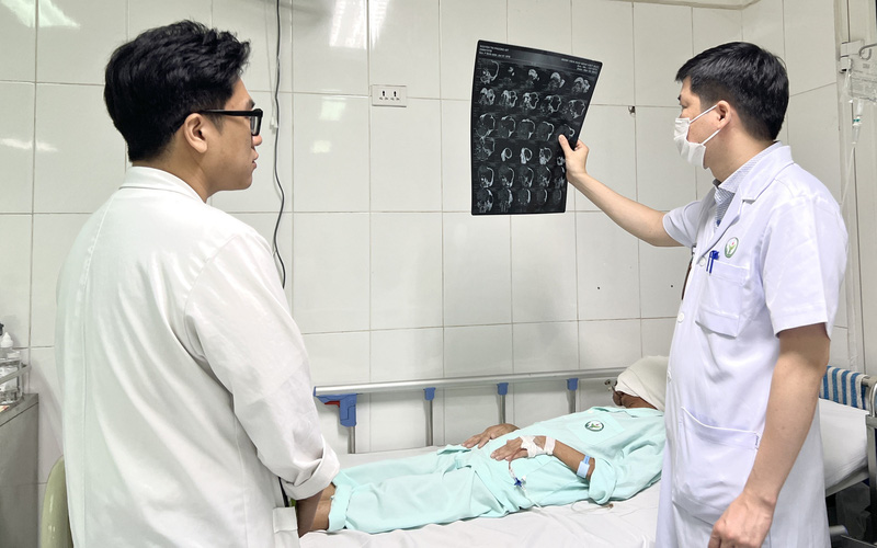 Phẫu thuật khối u khổng lồ vùng mặt cho nữ bệnh nhân 40 tuổi - Ảnh 1. Phẫu thuật khối u khổng lồ vùng mặt cho nữ bệnh nhân 40 tuổi - Ảnh 1.