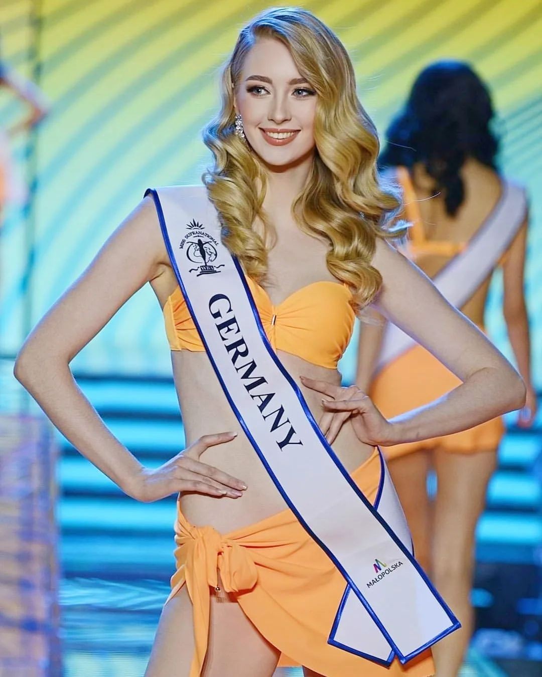 Đương kim Hoa hậu Quốc tế hiếm hoi mặc áo tắm - Ảnh 7.