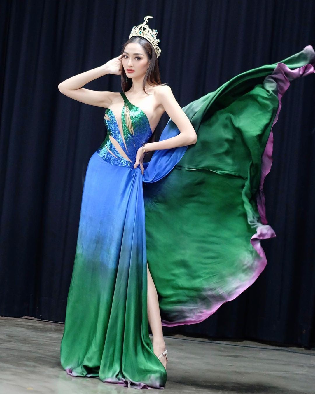 Phong cách Hoa hậu Campuchia dự khai mạc SEA Games 32 - Ảnh 26.