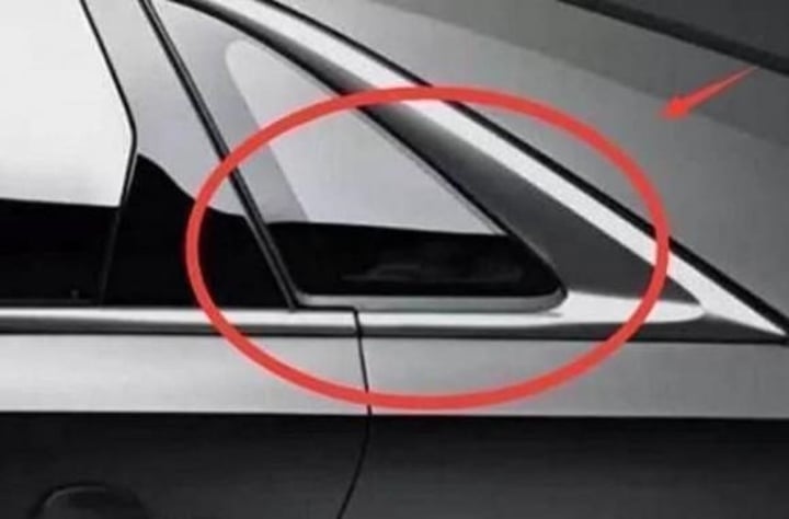 Khung cửa kính tam giác cố định phía sau hông xe ô tô có tác dụng gì? - Ảnh 1.