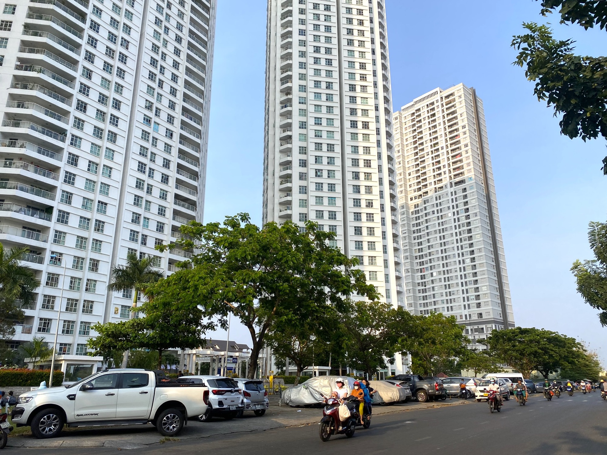 Kế hoạch cấp sổ hồng cho hơn 81.000 căn hộ tại TP HCM - Ảnh 1.