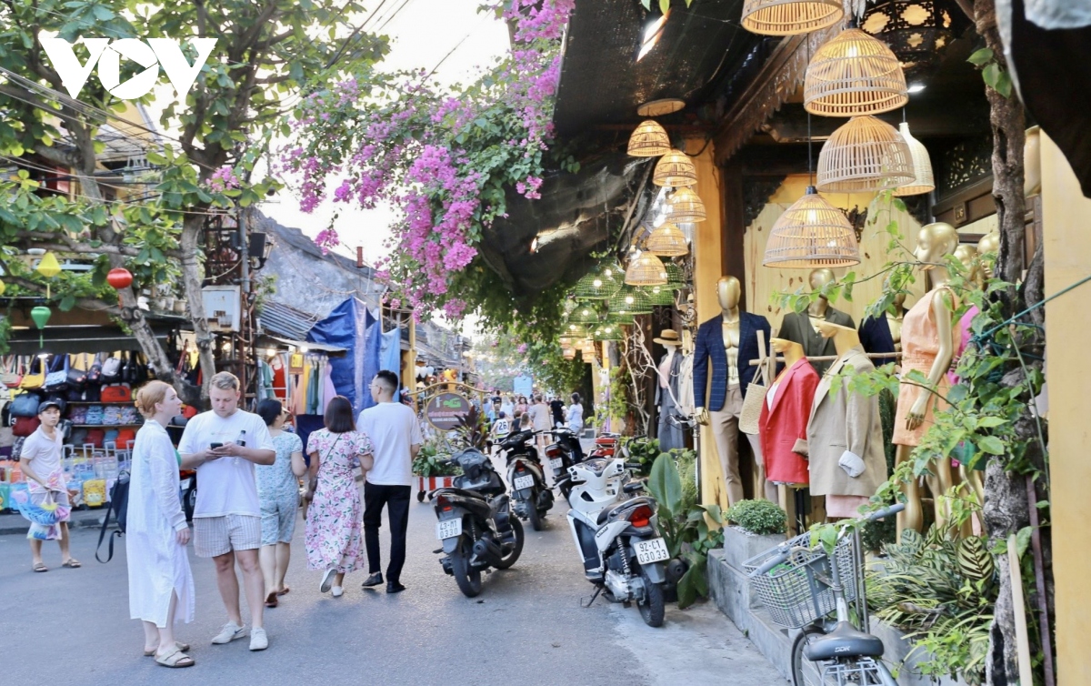 Tham quan phố cổ Hội An: Không ngăn sông cấm chợ chỉ kiểm soát khách tour