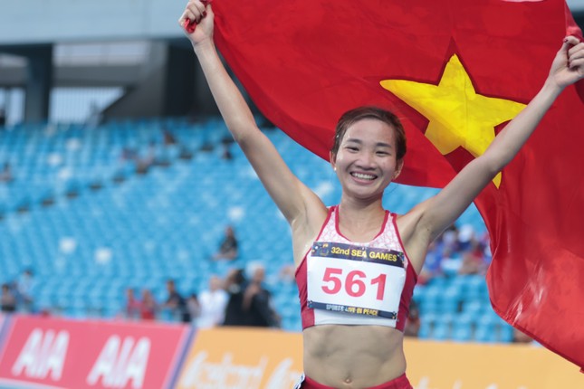 Phá vỡ mọi giới hạn, Nguyễn Thị Oanh chinh phục kỷ lục 12 HCV SEA Games - Ảnh 1.