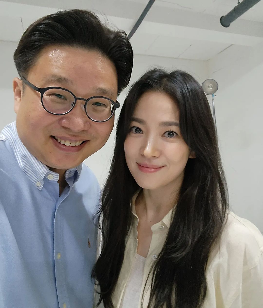 Song Hye Kyo khoe mặt mộc bên cạnh “người đàn ông đặc biệt”