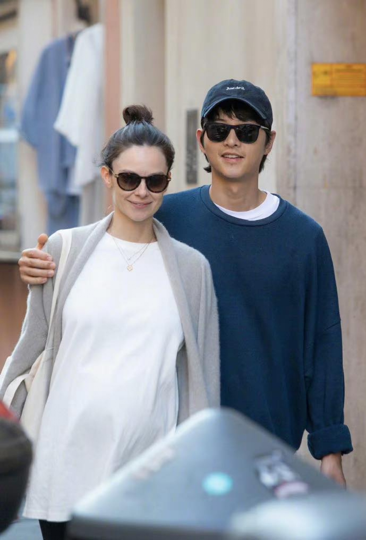 Song Joong Ki có hành động “cực gắt” để bảo vệ vợ bầu trước sự công kích từ anti-fan, vạch rõ khoảng cách với Song Hye Kyo - Ảnh 1. Song Joong Ki có hành động “cực gắt” để bảo vệ vợ bầu trước sự công kích từ anti-fan, vạch rõ khoảng cách với Song Hye Kyo - Ảnh 1.