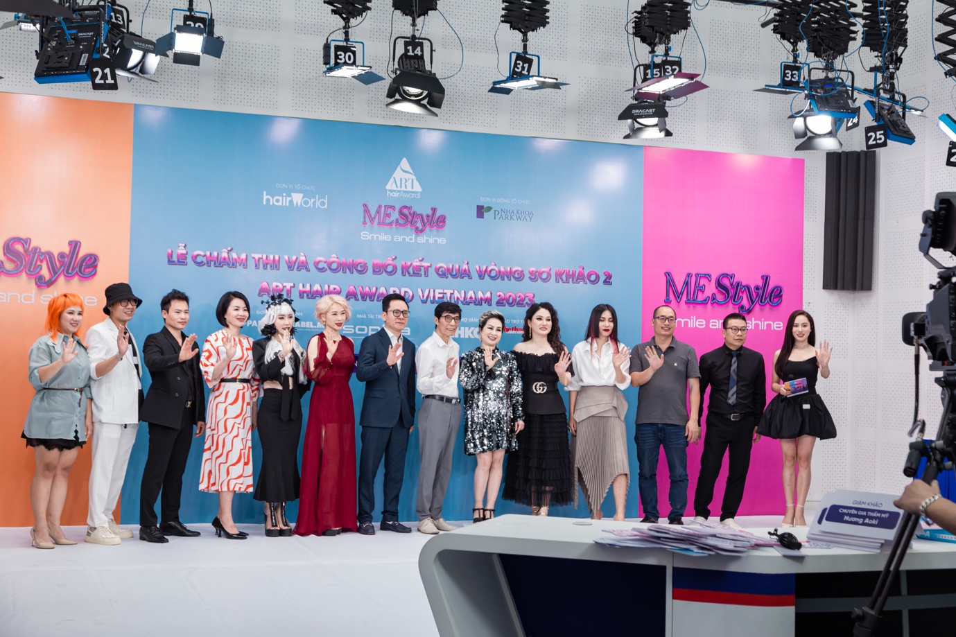 Art Hair Award Vietnam: Cuộc đua “tự tin - tỏa sáng” của 30 thí sinh ấn tượng - Ảnh 2. Art Hair Award Vietnam: Cuộc đua “tự tin - tỏa sáng” của 30 thí sinh ấn tượng - Ảnh 2.
