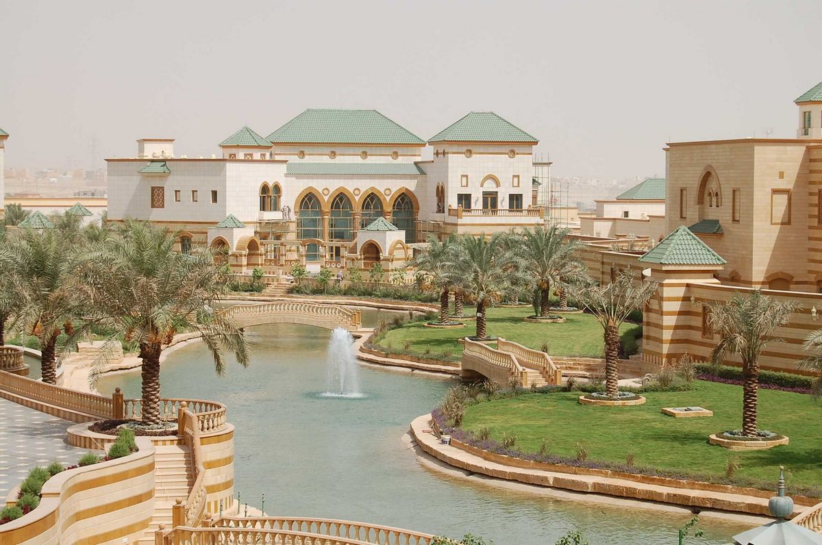 Khối tài sản khổng lồ của Hoàng tử Alwaleed bin Talal - người giàu nhất Ả Rập Xê Út - Ảnh 12.