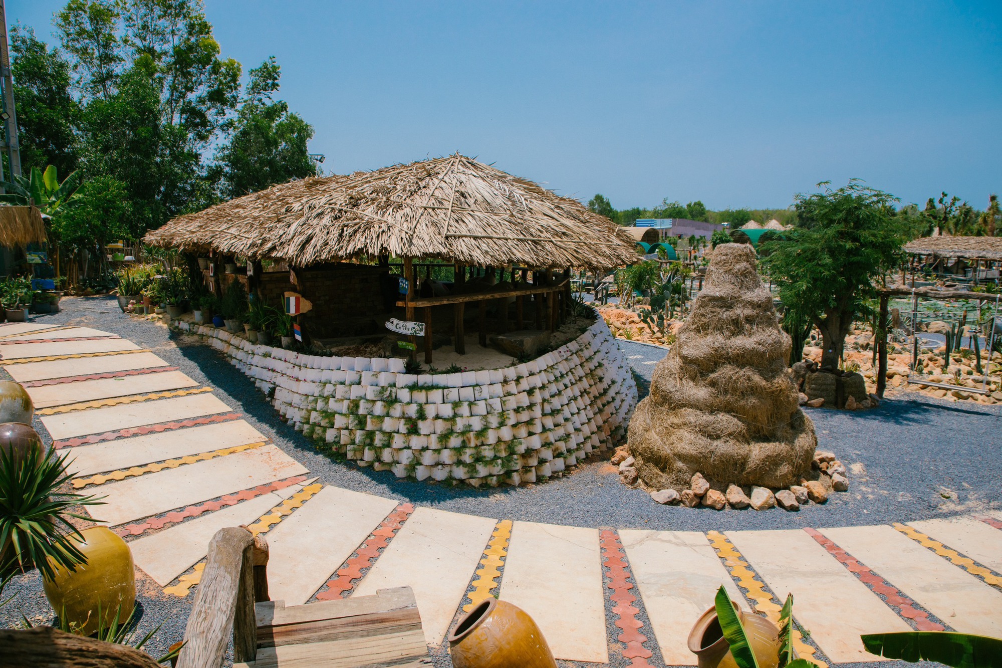 Bình Thuận: Chủ quán nói gì việc bán 1 thùng bia Sài Gòn gần 1 triệu đồng? - Ảnh 2. Bình Thuận: Chủ quán nói gì việc bán 1 thùng bia Sài Gòn gần 1 triệu đồng? - Ảnh 2.