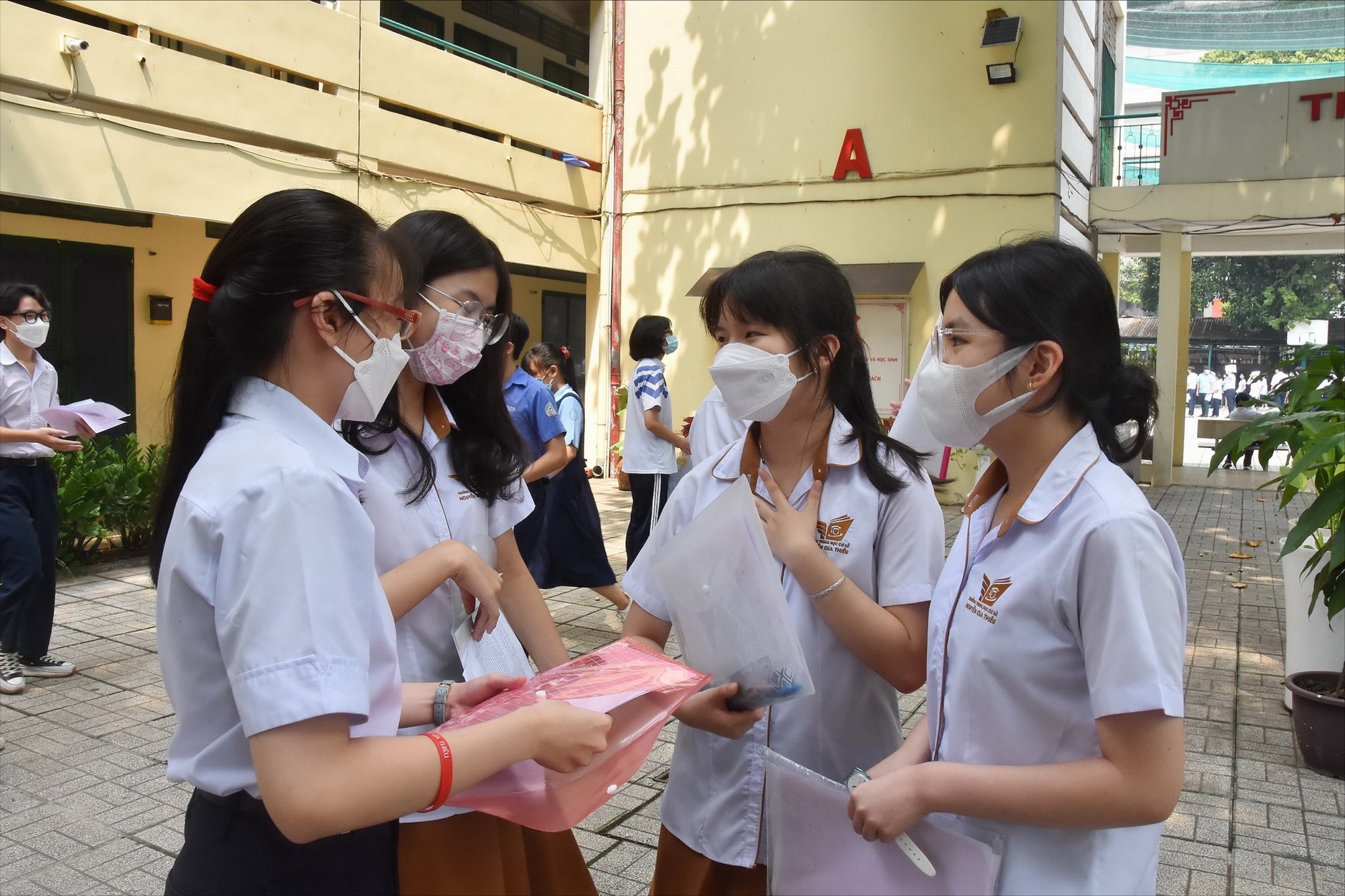 Học phí cản bước vào lớp 10 trường tư - Ảnh 1. Học phí cản bước vào lớp 10 trường tư - Ảnh 1.
