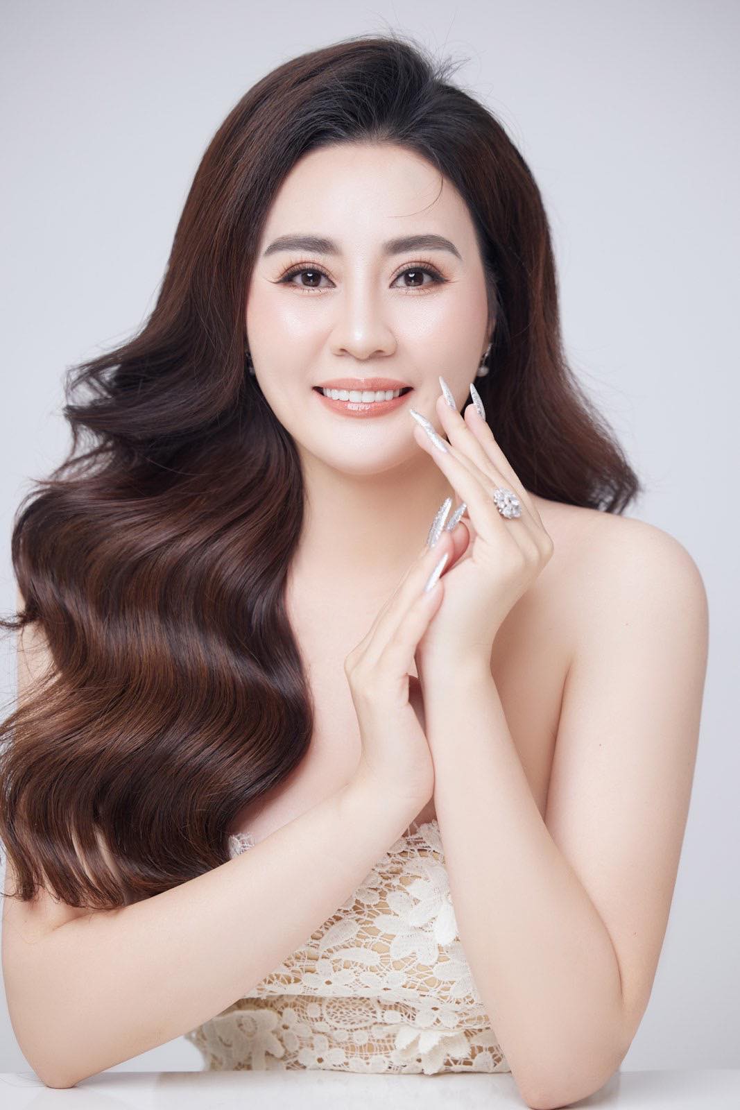 Hoa hậu Phan Kim Oanh nói lí do Mrs Grand Vietnam dời lịch chung kết