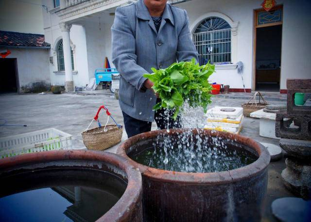 Ngôi nhà "cứng đầu" nằm ngay giữa giao lộ, gia chủ đòi đền bù hơn 10 tỷ đồng cùng BĐS 480m2 mới di dời: Được cho là "điểm đen" giao thông - Ảnh 2. Ngôi nhà "cứng đầu" nằm ngay giữa giao lộ, gia chủ đòi đền bù hơn 10 tỷ đồng cùng BĐS 480m2 mới di dời: Được cho là "điểm đen" giao thông - Ảnh 2.