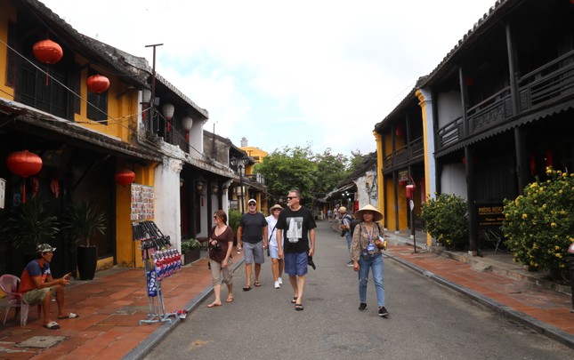 Hội An ngày đầu 'siết' vé tham quan phố cổ - Ảnh 5. Hội An ngày đầu 'siết' vé tham quan phố cổ - Ảnh 5.