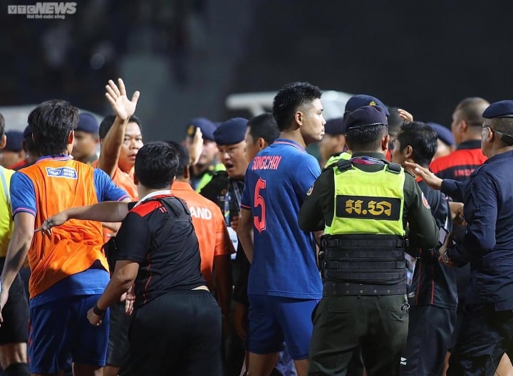 U22 Thái Lan, U22 Indonesia đánh nhau đổ máu, chung kết SEA Games thành võ đài - Ảnh 1.