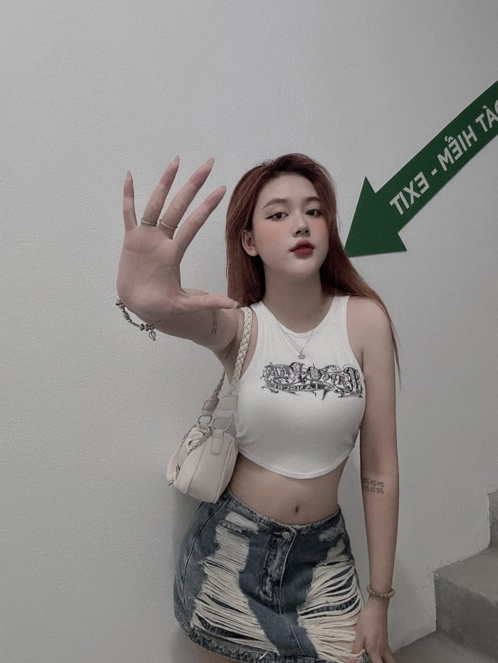 Vợ cầu thủ Vũ Tiến Long U22 Việt Nam: Gương mặt xinh đẹp, vóc dáng gợi cảm - Ảnh 5. Vợ cầu thủ Vũ Tiến Long U22 Việt Nam: Gương mặt xinh đẹp, vóc dáng gợi cảm - Ảnh 5.