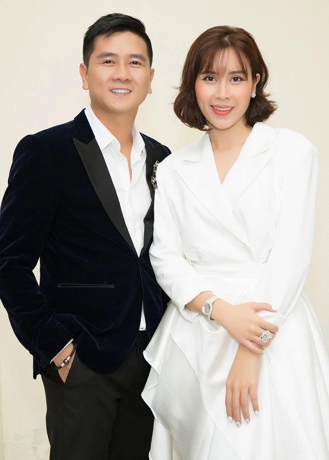 Bà xã Hồ Hoài Anh: 'Những gì đã qua là khó khăn nhất cuộc đời rồi, tôi sẽ vững vàng đi tiếp dù cô đơn' - Ảnh 2. Bà xã Hồ Hoài Anh: 'Những gì đã qua là khó khăn nhất cuộc đời rồi, tôi sẽ vững vàng đi tiếp dù cô đơn' - Ảnh 2.