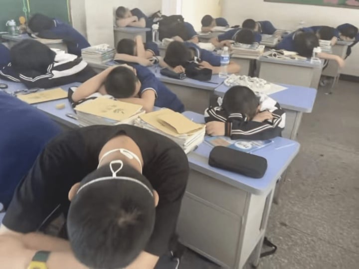 Học sinh không ngủ trưa, ngồi ôn bài: Giáo viên khen, cộng đồng mạng chỉ trích - Ảnh 2.