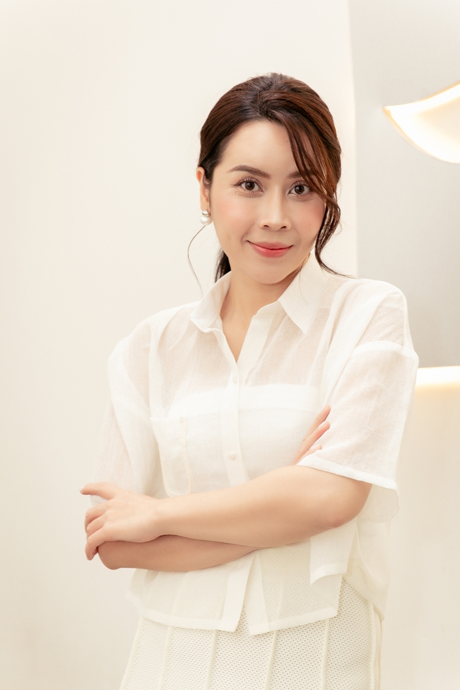 Bà xã Hồ Hoài Anh: 'Những gì đã qua là khó khăn nhất cuộc đời rồi, tôi sẽ vững vàng đi tiếp dù cô đơn' - Ảnh 3. Bà xã Hồ Hoài Anh: 'Những gì đã qua là khó khăn nhất cuộc đời rồi, tôi sẽ vững vàng đi tiếp dù cô đơn' - Ảnh 3.