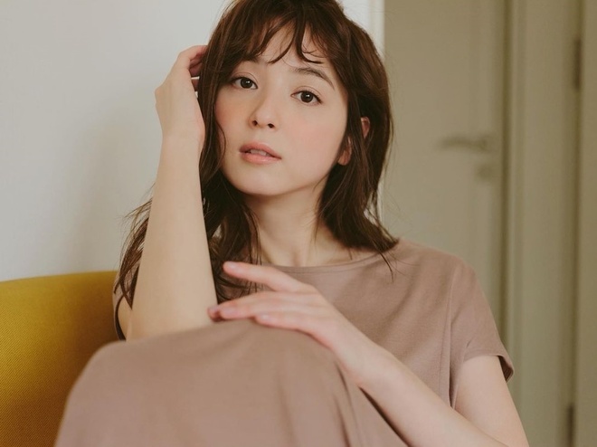 Đệ nhất mỹ nhân Nhật Bản chia sẻ 4 nguyên tắc giúp cô sở hữu làn da trắng sữa, hồng hào - Ảnh 1.