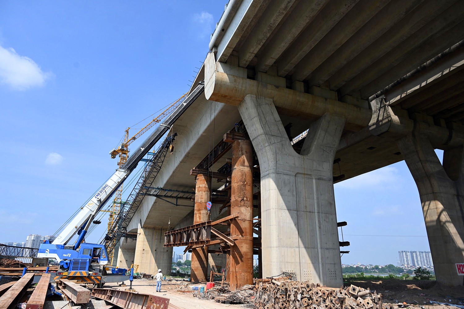 Hà Nội: Người lao động quay quắt dưới nắng nóng như &quot;đổ lửa&quot; - Ảnh 12.