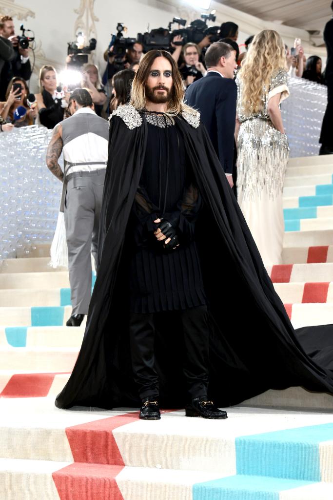 Jared Leto hóa trang thành mèo Choupette của Karl Lagerfeld trên thảm đỏ Met Gala - Ảnh 3.