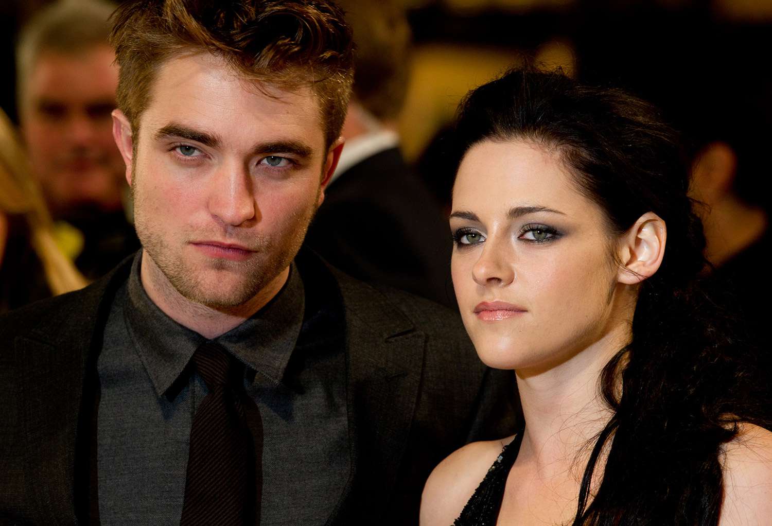 Trớ trêu tại Met Gala 2023: Đang tình tứ bên người mới, Robert Pattinson suýt chạm mặt tình cũ - Ảnh 8.