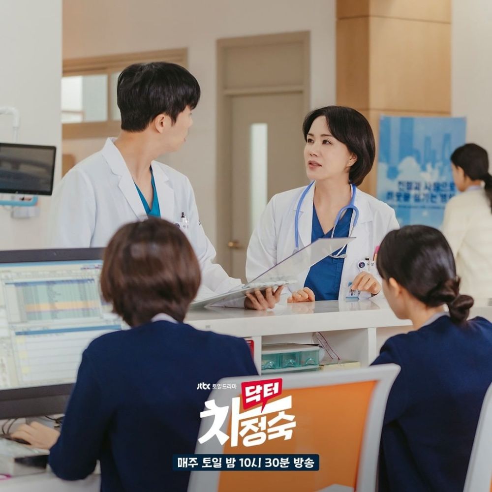 Doctor Cha: Vẽ lại cuộc đời ở tuổi U50 và vụ ngoại tình hài hước nhất màn ảnh - Ảnh 8.