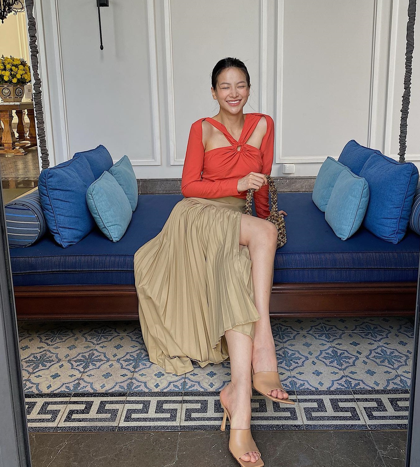 Sao Việt biến hóa siêu trẻ trung và thanh lịch với chân váy xếp ly - Ảnh 4.