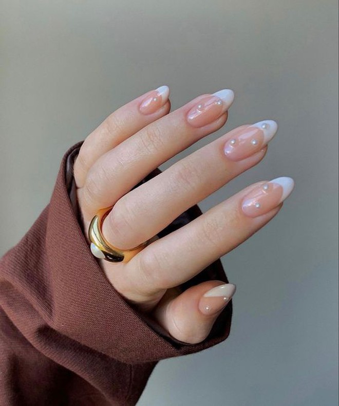 Hailey Bieber lại gây sốt với trend nail mới hợp với mùa hè nắng nóng - Ảnh 5.