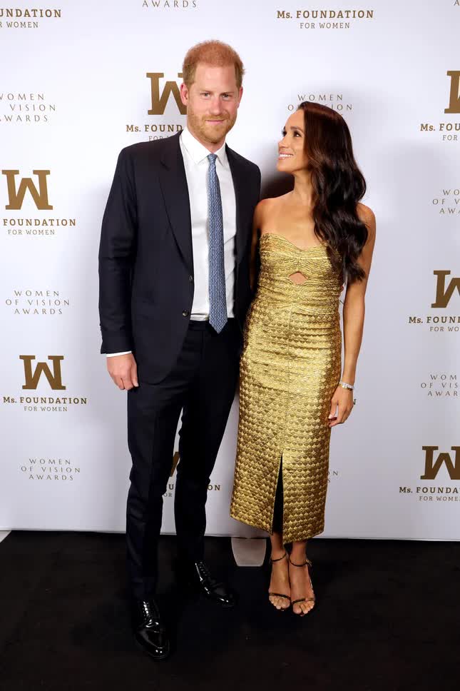 Harry c&oacute; ph&ograve;ng kh&aacute;ch sạn ri&ecirc;ng để trốn Meghan? - Ảnh 1.