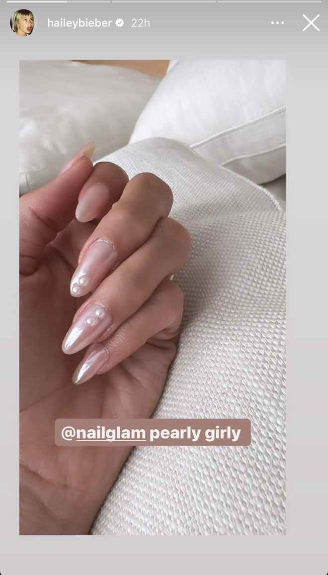 Hailey Bieber lại gây sốt với trend nail mới hợp với mùa hè nắng nóng - Ảnh 3.